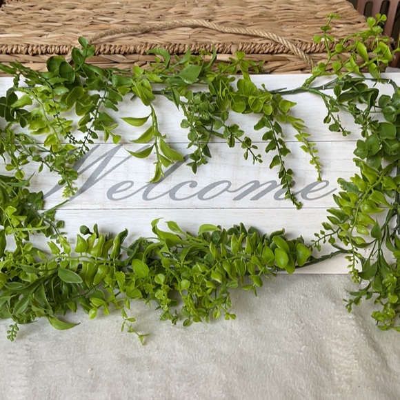 Farmhouse Whitewash Leaves Welcome Sign - Picture 8 of 8